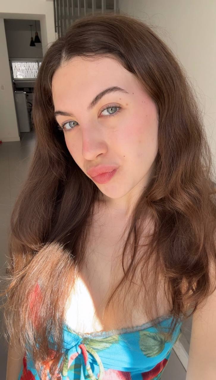 Nude girl Amber in Klang