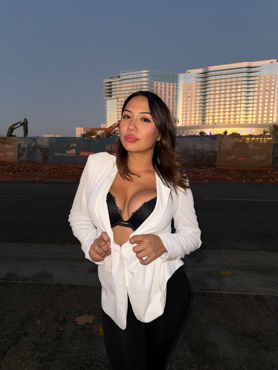 Take a pause and enjoy Ali Cruz — streaming from Klang