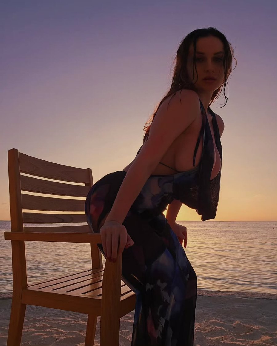 Sexy girl Miranda Faith nude in Klang