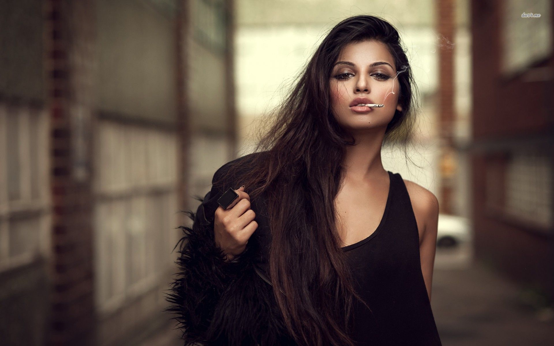 A playful frame from Sassy girls — online in Klang