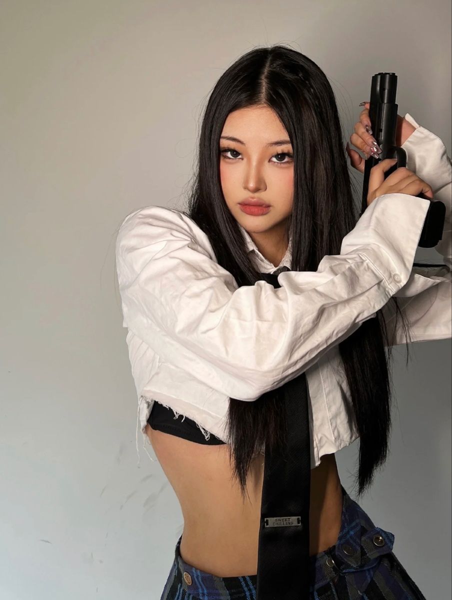 A cozy shot with Sassy girls — straight from Klang