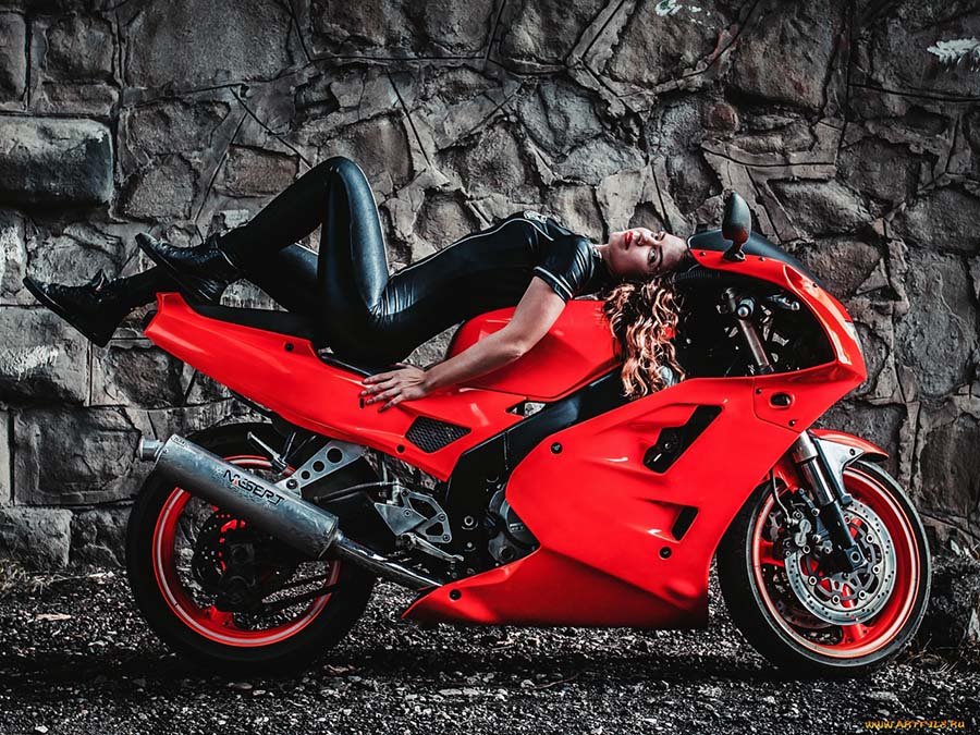 Beautiful girl Beautiful girls and motorcycles in Klang