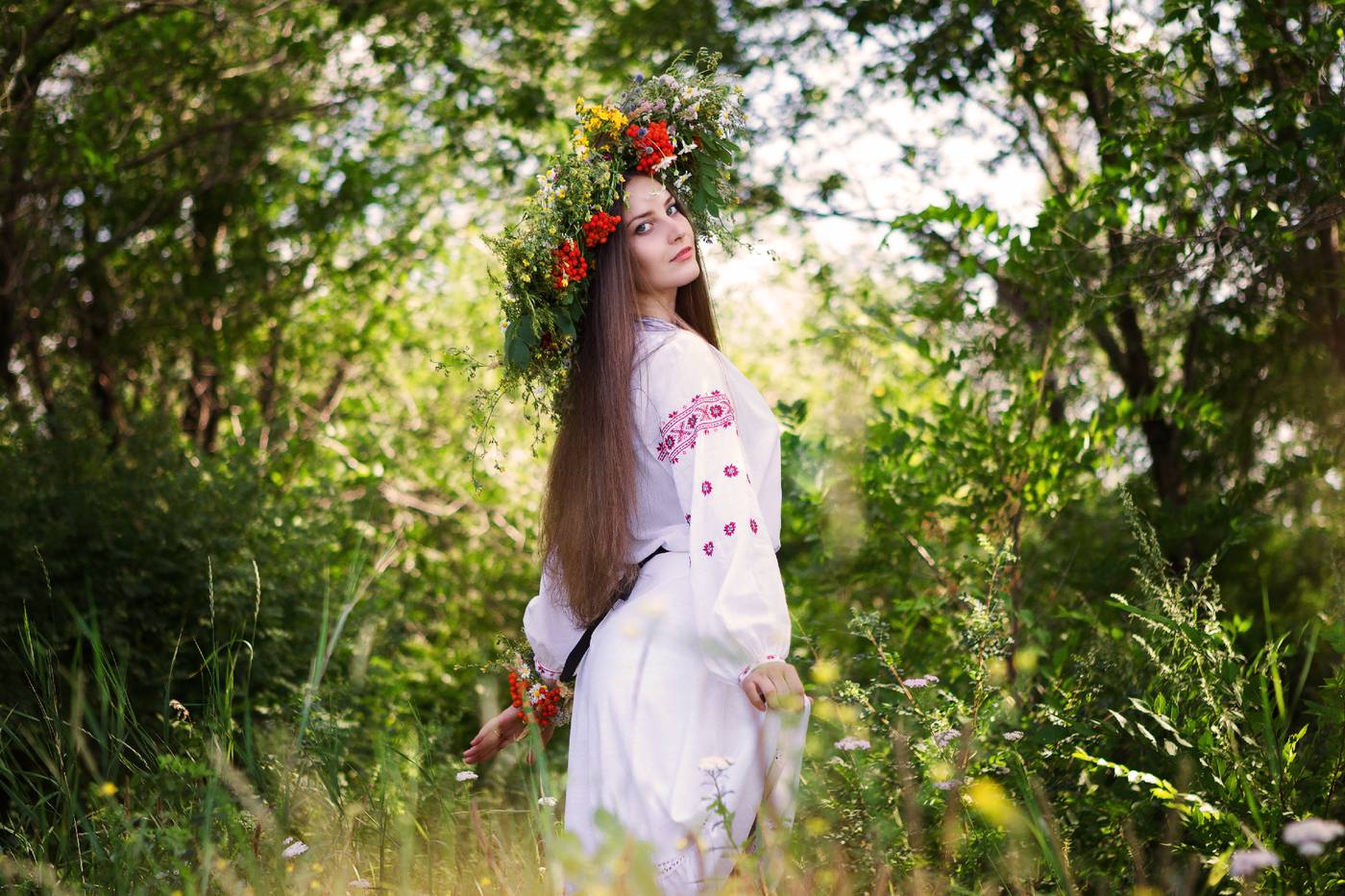 Slavic girls brings the glow — live moments in Klang