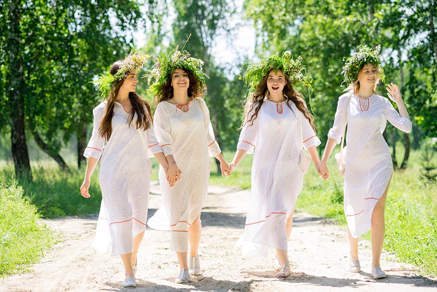 A cozy shot with Slavic girls — straight from Klang