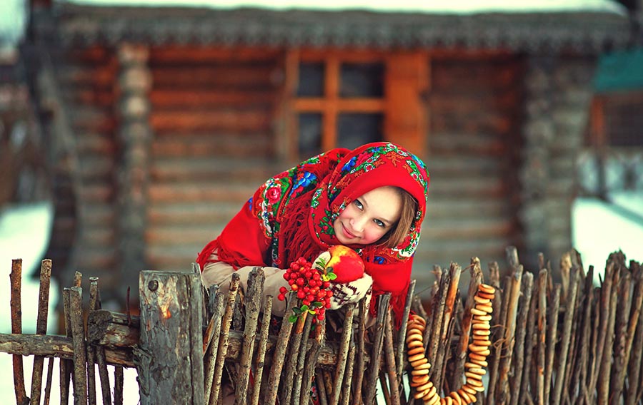 Sexy girl Women in Slavic costumes in Klang