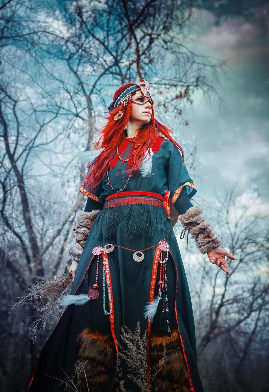 Take a pause and enjoy Girls in Slavic costumes — streaming from Klang