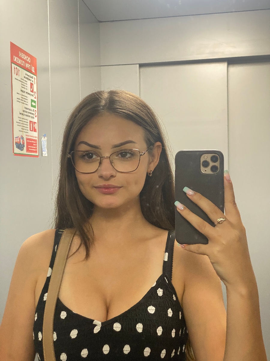 Sexy model Stacy in Klang