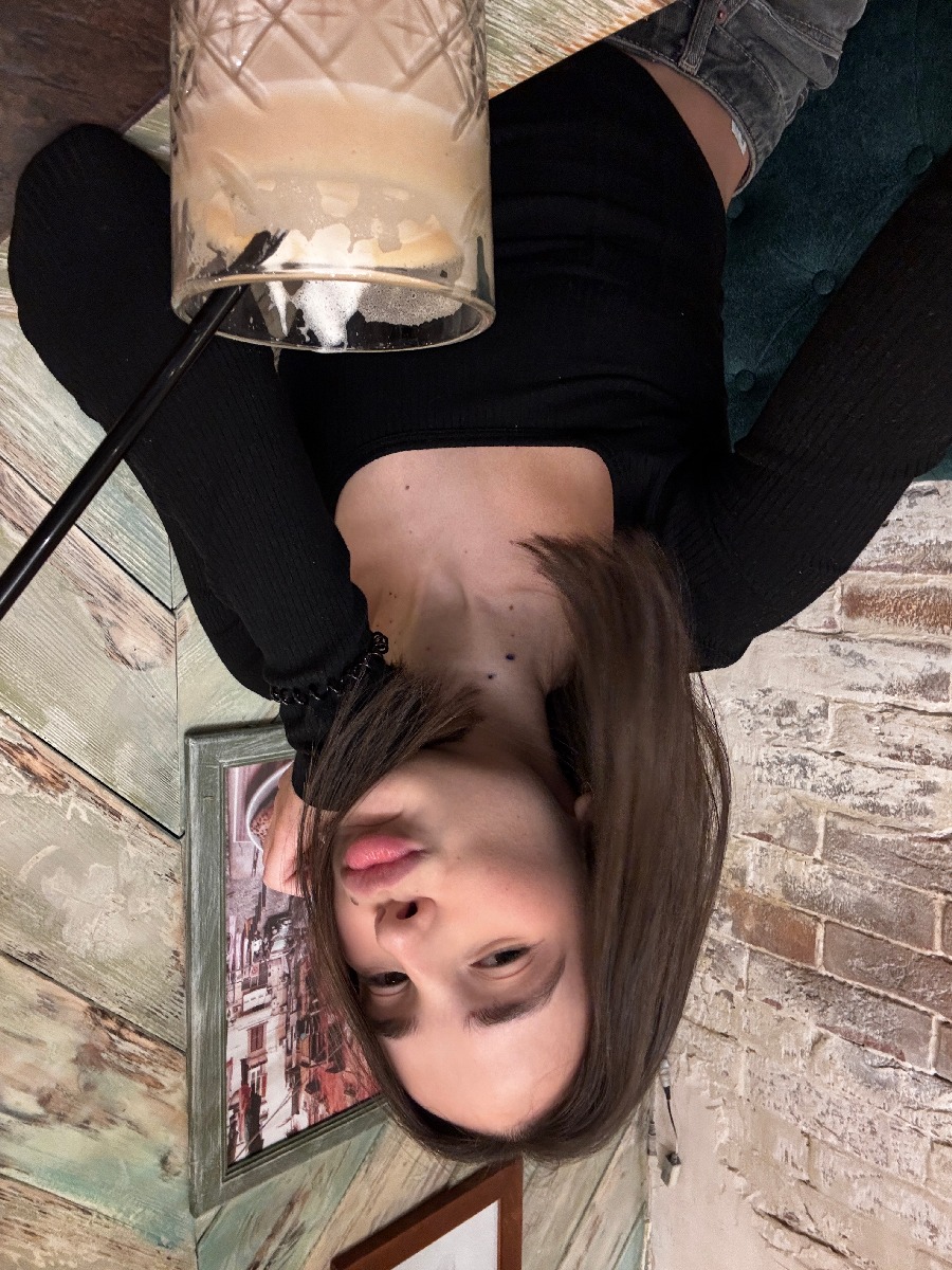 Fresh photos, fresh mood — Tina online in Klang